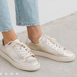 Soludo Ibiza Classic Leather Sneaker. Platinum. Size 8